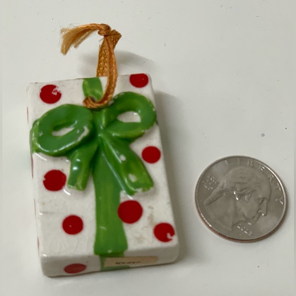 Mid Century Post WWII Japan Glazed Ceramic Christmas Present Ornament - Picture 4 of 13